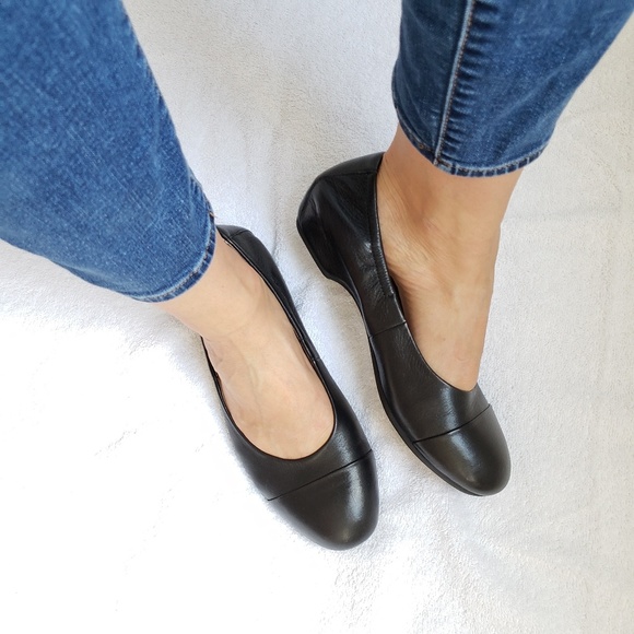 Dansko Lisanne Black Leather Round Toe 